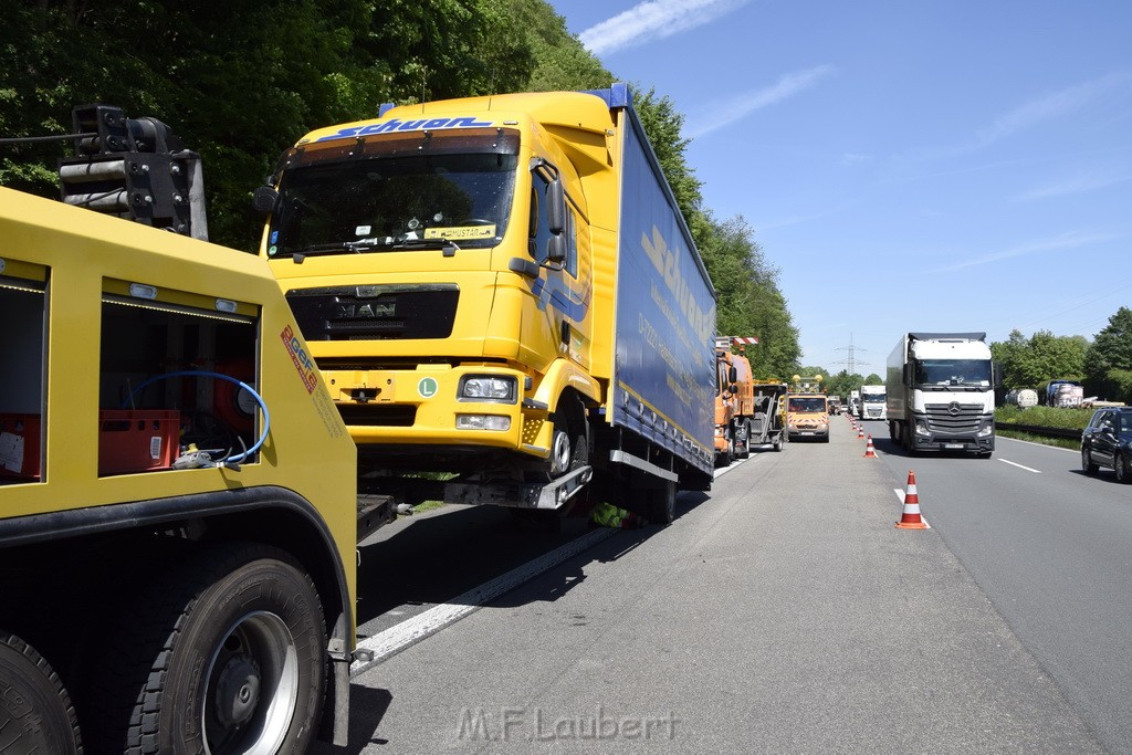 LKW in Boeschung A 3 Rich Frankfurt Hoehe Roesrath Lohmar P268.JPG - Miklos Laubert